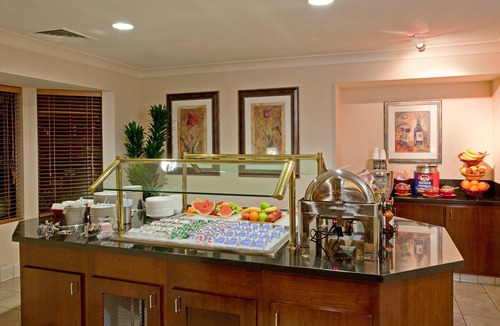 Palmdale Apartment | 2-Bedroom Suite w/Walk-In Shower, Palmdale