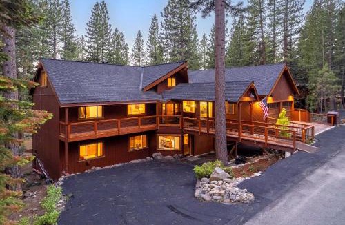 Incline Village House | 2 Blocks to Lake Tahoe! Group Gem w/Hot Tub