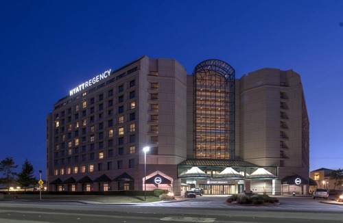 Burlingame Hotel | 2 Connecting Suites at a 4⭐️ Hotel
