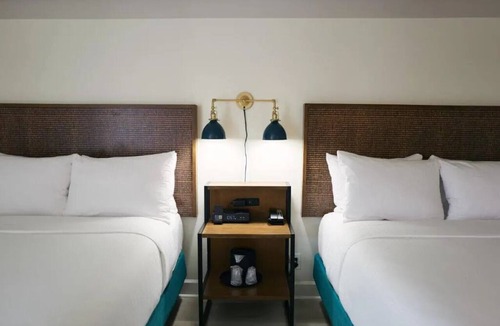 Downtown San Francisco Hotel | 2 Elegant Units with Heated Pools in the Heart of San Francisco