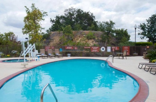 Thousand Oaks House | 2 Family-friendly Units with Kitchens! Pets Allowed! Outdoor Swimming Pool!
