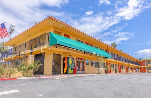 Loma Alta Apartment | 2 Full Beds Non-Smoking
