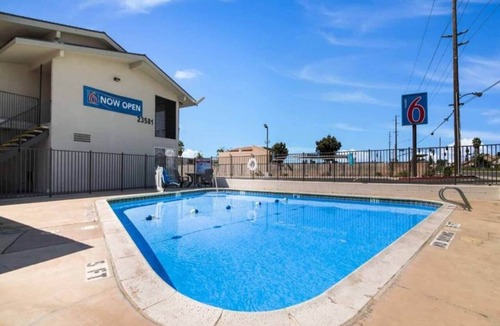Moreno Valley Apartment | 2 Full Beds | Smoking, Micfridge