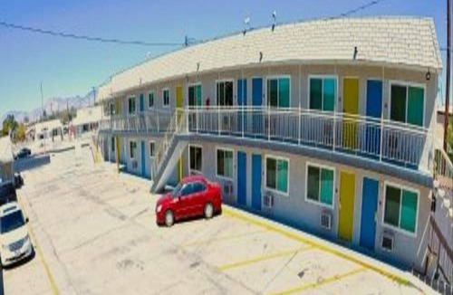 Ridgecrest Apartment | 2 Queen Beds with Kitchenette|Nsmk