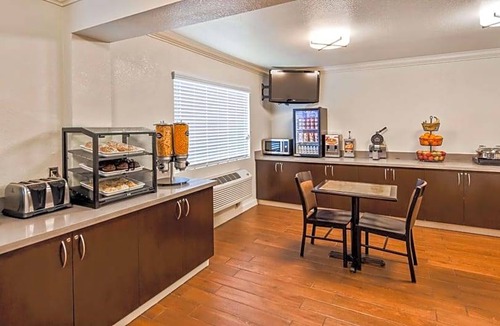 Southwestern Sacramento Hotel | 2-Star Hotel ∙ Best Western Capital City Inn