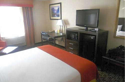 Oakdale Hotel | 2-Star Hotel ∙ Holiday Inn Express Oakdale, an IHG Hotel