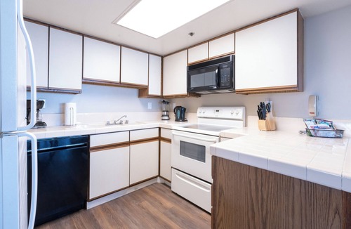 Capistrano Beach Hotel | 2 Units with Private Balcony & Kitchen! Outdoor Pool