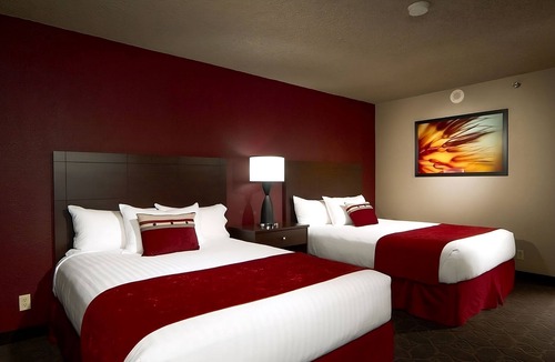 Laughlin Hotel | 2 x Sedona Pool View Queen Non Smoking Room at Edgewater Casino Resort