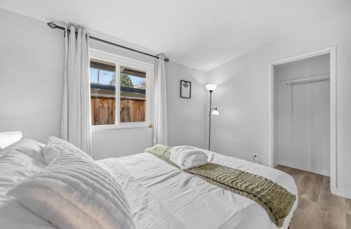 Sunnyvale Villa | 206 Modern spacious retreat with 4B 4ba full amenities