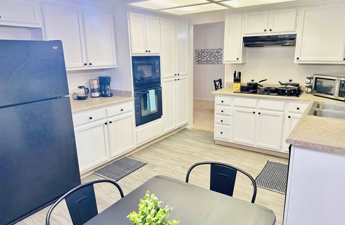 Sparks House | 23 Minutes To Tesla/9 Beds