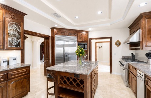 Perris House | 25% Off All July! -Pool, Jacuzzi, & Amazing Views