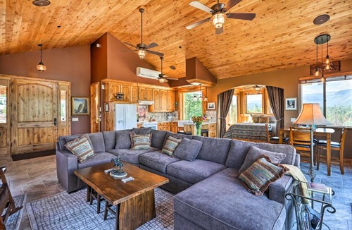 North Fork Apartment | 28 Mi to Yosemite: Lovely Mtn Cottage w/Deck!