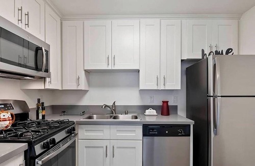Hollywood Apartment | 2BR Hollywood Apt w/Rooftop Pool & Stunning Views