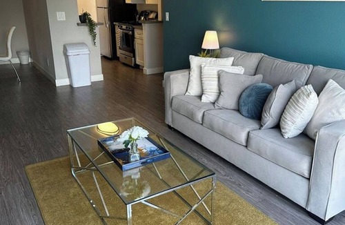 Hollywood Apartment | 2BR Hollywood Apt w/Rooftop Pool & Stunning Views