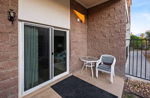 Old Las Palmas Apartment | 2BR Oasis Retreat w/Resort Amenities & Pool
