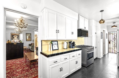 Los Angeles House | 3 bed 3 full bath 5 min to SOFI: BBQ, Backyard Dining, Free Easy Parking
