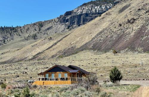 Summer Lake House | 3 Bedroom Cottage - Oregon Outback - Sauna - Pacific Flyway For Great Bird Watching!