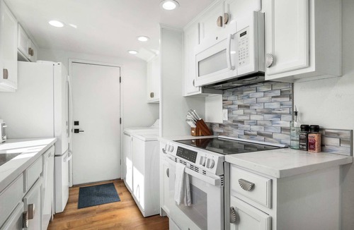 Eastside Santa Cruz House | 3 Bedroom Home - 6 min walk to BEACH