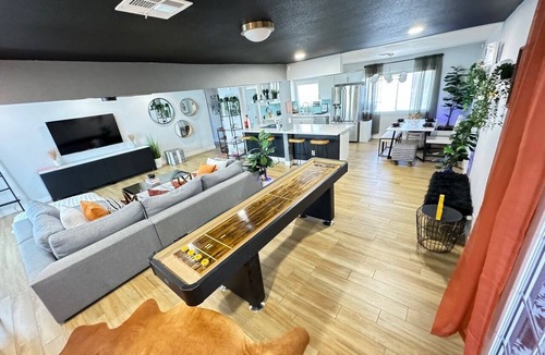 Winchester House | 3-bedroom Mid Century house in amazing Las Vegas with WiFi, AC. Book now!