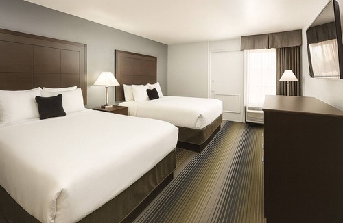 Downtown Tucson Hotel | 3 Comfortable Accommodation Close to University of Arizona! W/Pool Access!