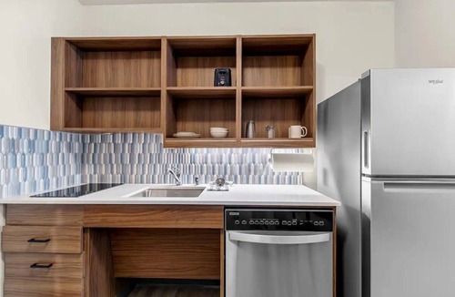 Temecula Hotel | 3 Dog-Friendly Suites Ideal for Large Groups Exploring Temecula Wine Country
