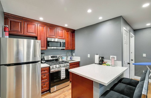 Los Angeles Apartment | 3 Mi to SoFi Stadium! Hidden Gem in Hawthorne