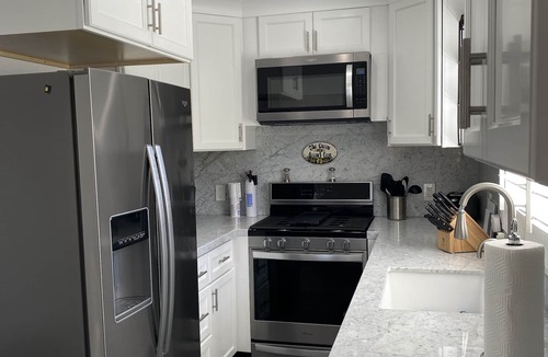 Balboa Island Apartment | 3 Properties From the Beach