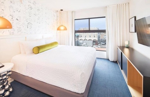 Venice Hotel | 3 Room with Panoramic Views + FREE Breakfast | Unwind in Boutique Beachside