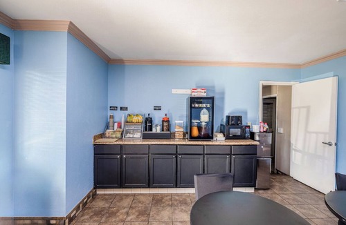 Barstow Hotel | 3 Rooms - Relax in Styled 2 Queen Beds Room with Route 66 Memorabilia