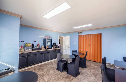 Barstow Hotel | 3 Rooms - Relax in Styled 2 Queen Beds Room with Route 66 Memorabilia