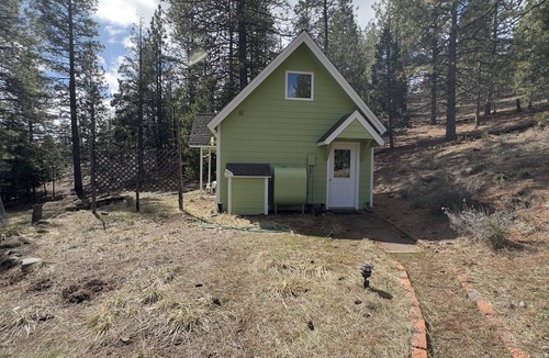 Weed Cabin | 30 Night Minimum, Shasta View Chalet