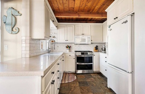 Mission Beach House | 30 secs to Beach, Ocean-view patio, Roof Deck