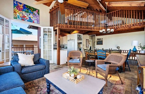Mission Beach House | 30 secs to Beach, Ocean-view patio, Roof Deck