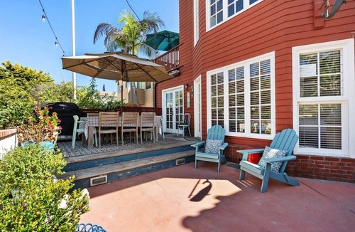 Mission Beach House | 30 secs to Beach, Ocean-view patio, Roof Deck
