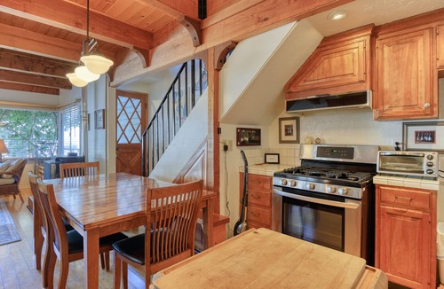 Avalon House | 302CL: Spacious Two Story Home, Balcony and Roof Top, 2 Blocks to Beach, Restaur