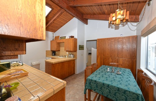 Avalon House | 337CA: Charming 2-bdr Avalon cottage on the flats