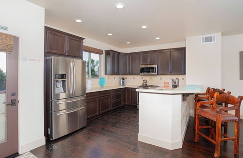 Downtown Condo | 355 Stimson Ave