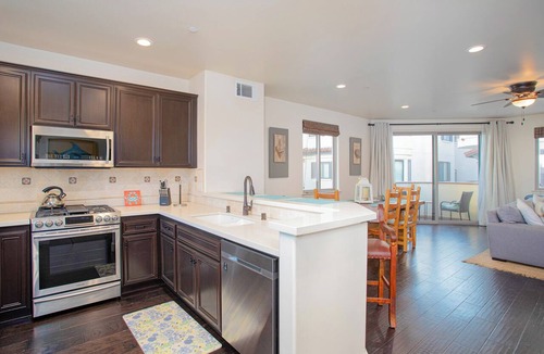 Downtown Condo | 355 Stimson Ave