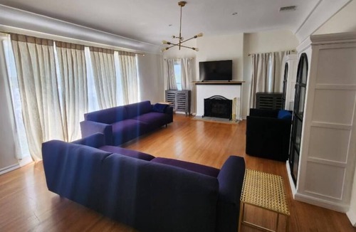 View Park-Windsor Hills House | 3BD Spanish Villa with Bonus Room + Bar + Modern Amenities