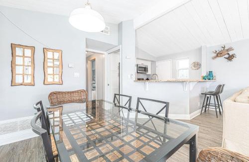 Balboa Peninsula House | 3Br Beach Cottage W Large Patio And Grill, Prime Location By Beachview Rentals