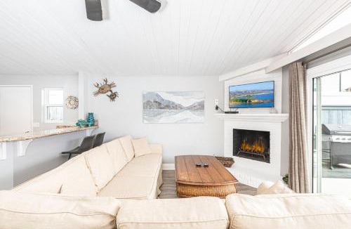 Balboa Peninsula House | 3Br Beach Cottage W Large Patio And Grill, Prime Location By Beachview Rentals