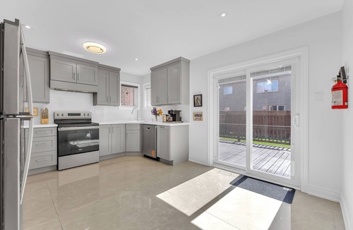 Brampton House | 3BR Work-Friendly Home + Office + FastWiFi + Parking