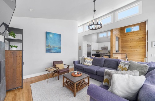Capitola House | 4 Bedroom Luxury in Capitola Village w/parking!