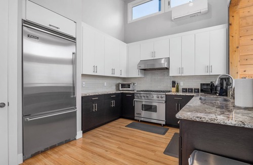 Capitola House | 4 Bedroom Luxury in Capitola Village w/parking!