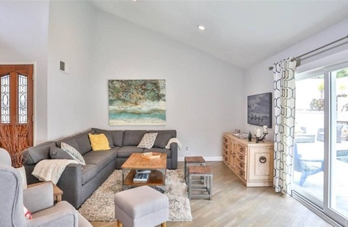 San Clemente Apartment | 4 Bedroom Single family 460885 by Houzlet
