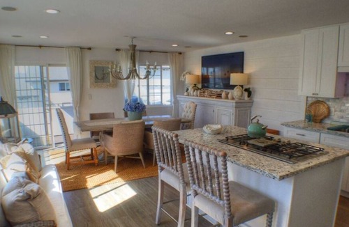 San Clemente Apartment | 4 Bedroom Single family L-(460592) by Houzlet