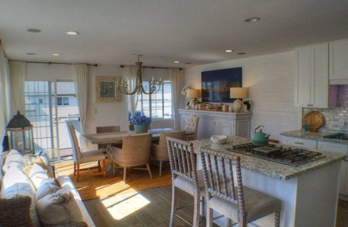San Clemente Apartment | 4 Bedroom Single family L-(460592) by Houzlet