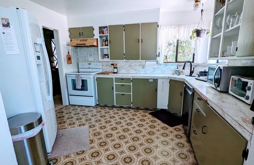 Mount Shasta House | 4 Elements House: Views!.Walk2Town.PetsOK.NOCleanFEE!
