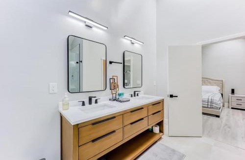 Menlo Park House | 4 Luxury Townhouses in Private Lot near Meta & Stanford