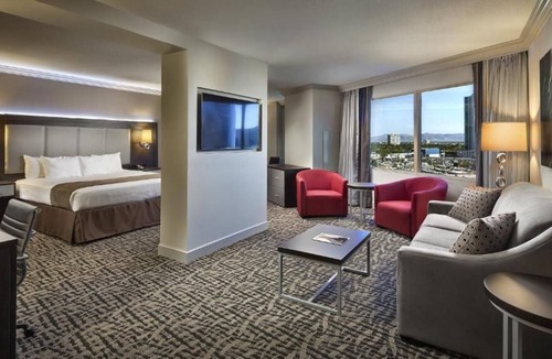 Gateway District House | 4 Relaxing Suites Near The Neon Museum, 2 Pools, Game Room, Onsite Parking!